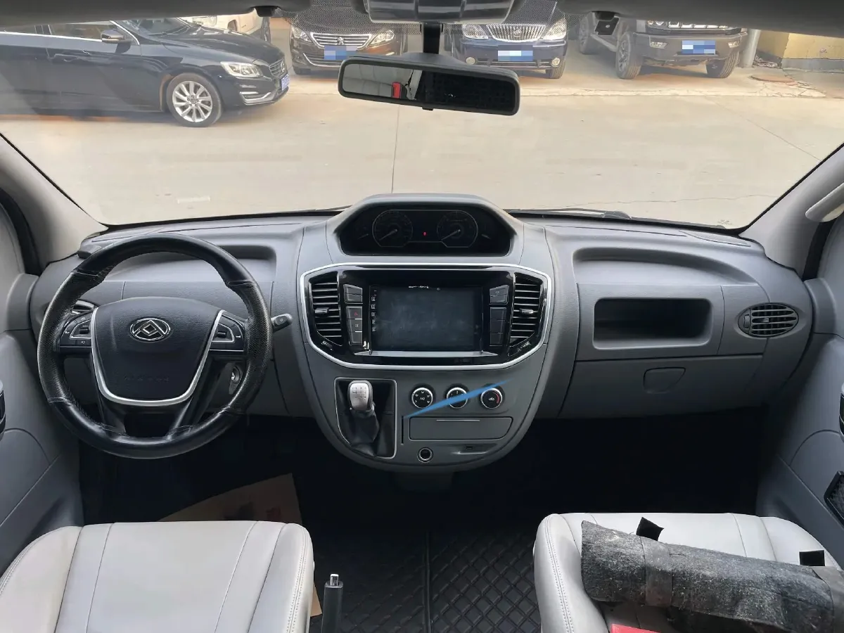 2021 MAXUS XinTu V80 2.0T 139HP L4 6MT,autocango,china used car exporter,china ev exporter,chinese used car exporter,chinese used ev exporter