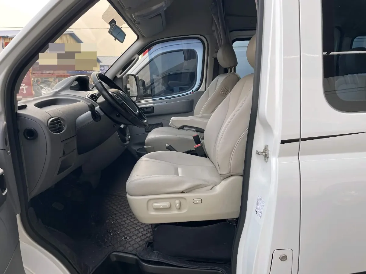 2021 MAXUS XinTu V80 2.0T 139HP L4 6MT,autocango,china used car exporter,china ev exporter,chinese used car exporter,chinese used ev exporter