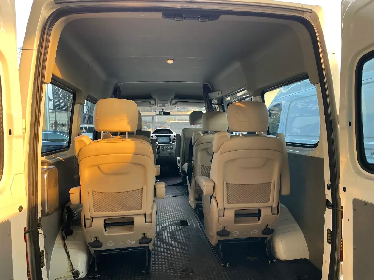 2021 MAXUS XinTu V80 2.0T 139HP L4 6MT,autocango,china used car exporter,china ev exporter,chinese used car exporter,chinese used ev exporter