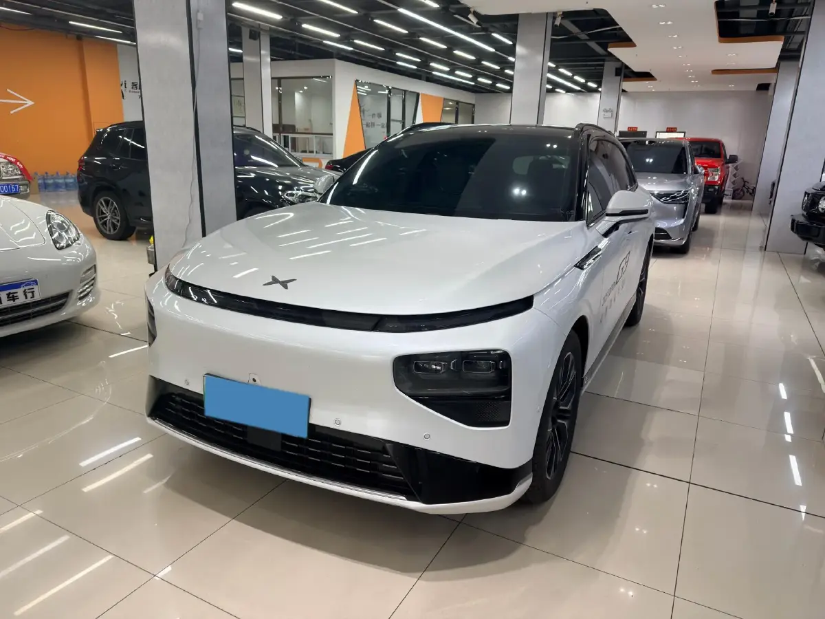 2025 Xpeng G9 BEV 79KWH