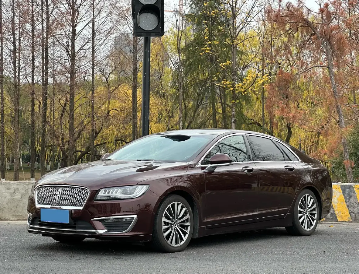 2019 Lincoln MKZ 2.0T 196HP L4 6AT