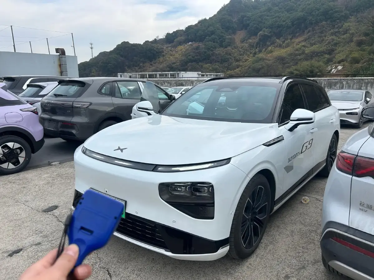 2025 Xpeng G9 BEV 79KWH