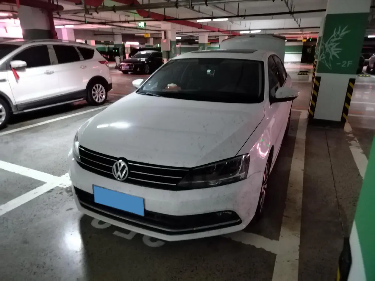 2017 Volkswagen Sagitar 1.4T 150HP L4 7DCT