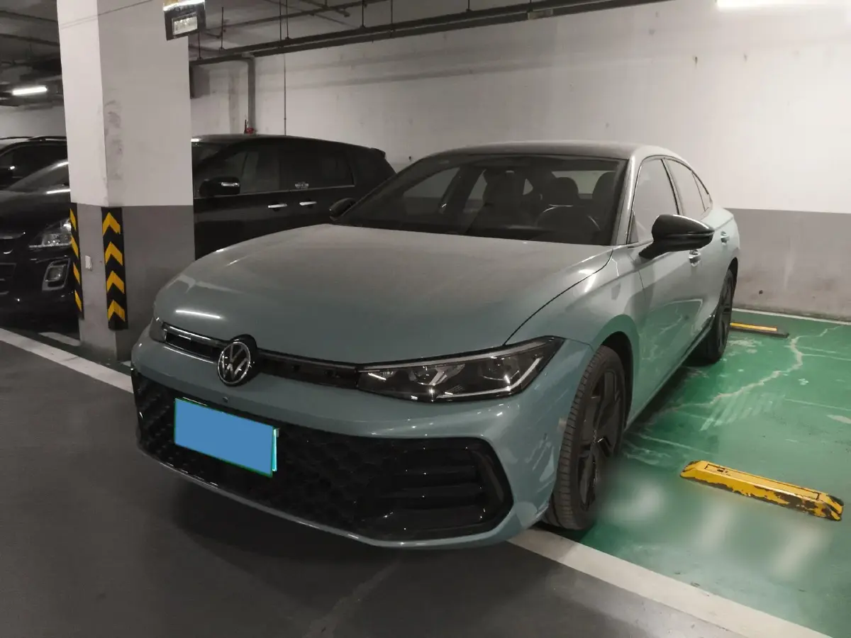 2025 Volkswagen Passat 2.0T 220HP L4 7DCT