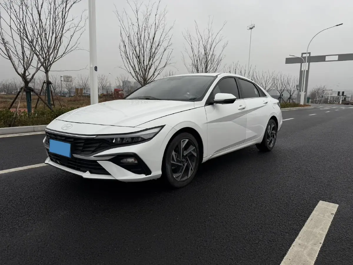 2023 Hyundai Elantra 1.5L 115HP L4 CVT