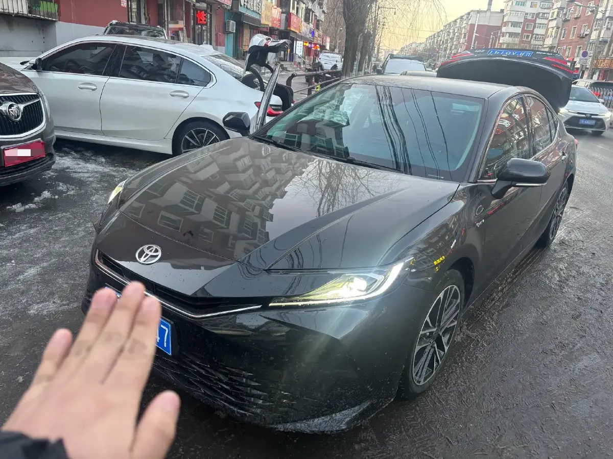 2024 Toyota Camry 2.0L 152HP L4 E-CVT Hybrid