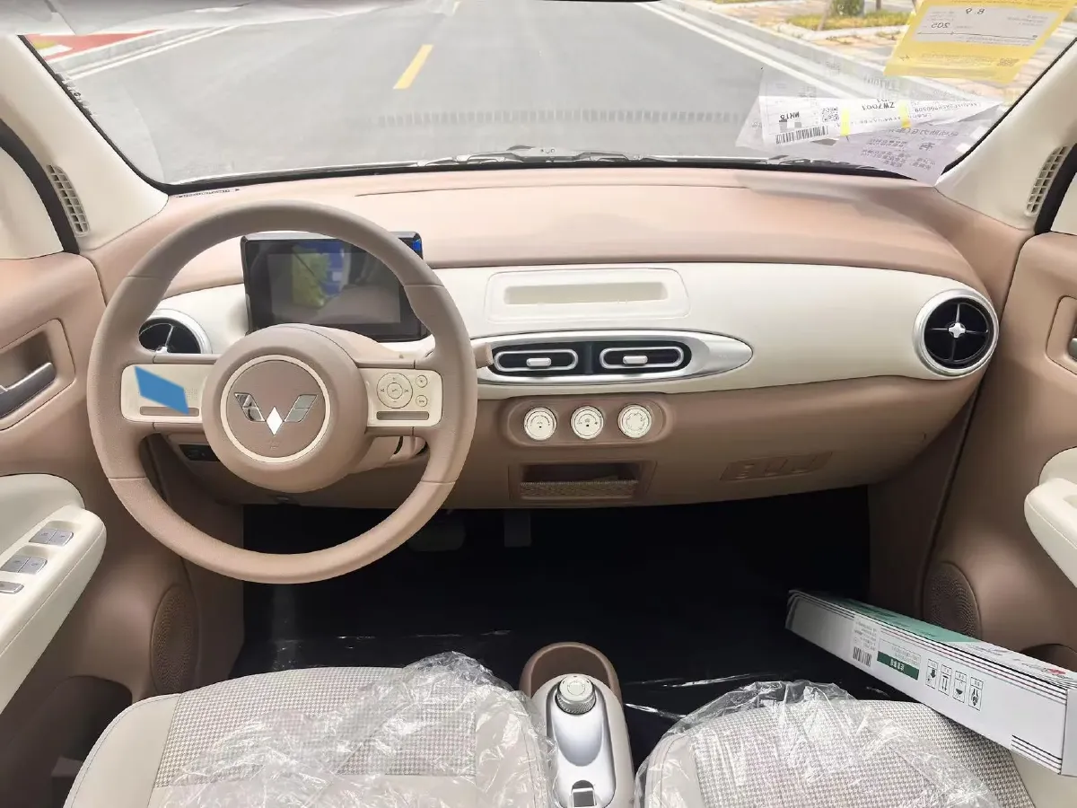 2025 WuLing HongGuang MINI EV BEV 16.2KWH,autocango,china used car exporter,china ev exporter,chinese used car exporter,chinese used ev exporter