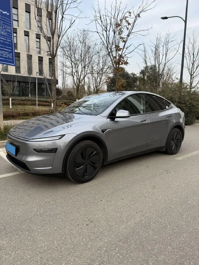 2025 Tesla Model Y BEV 62.5KWH
