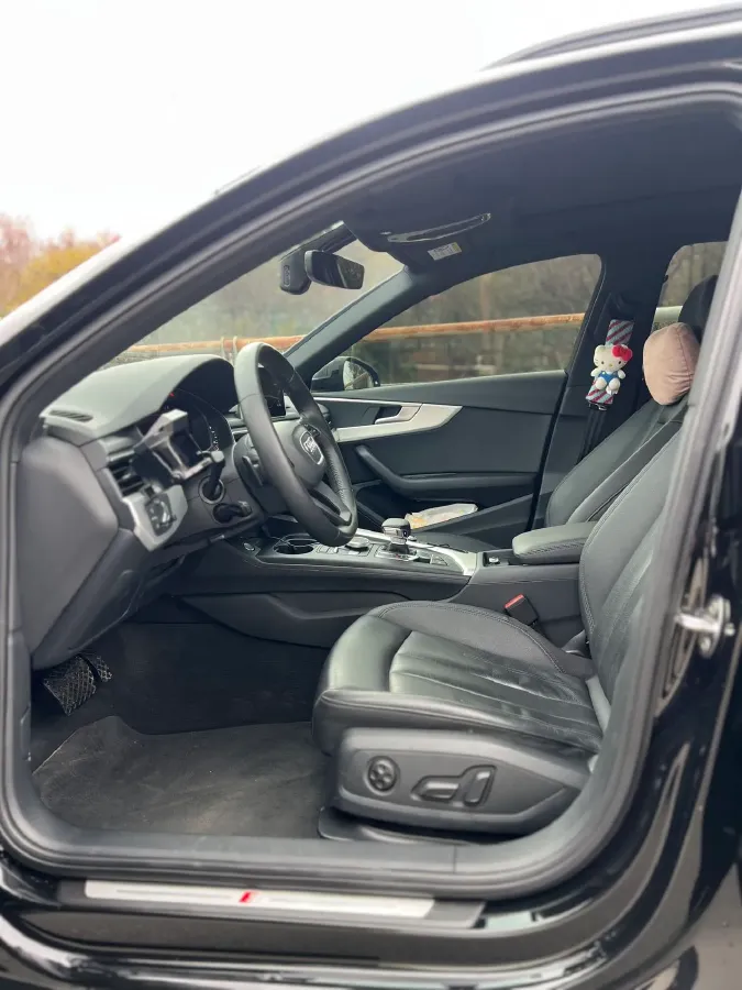 2020 Audi A4 2.0T 190HP L4 7DCT,autocango,china used car exporter,china ev exporter,chinese used car exporter,chinese used ev exporter