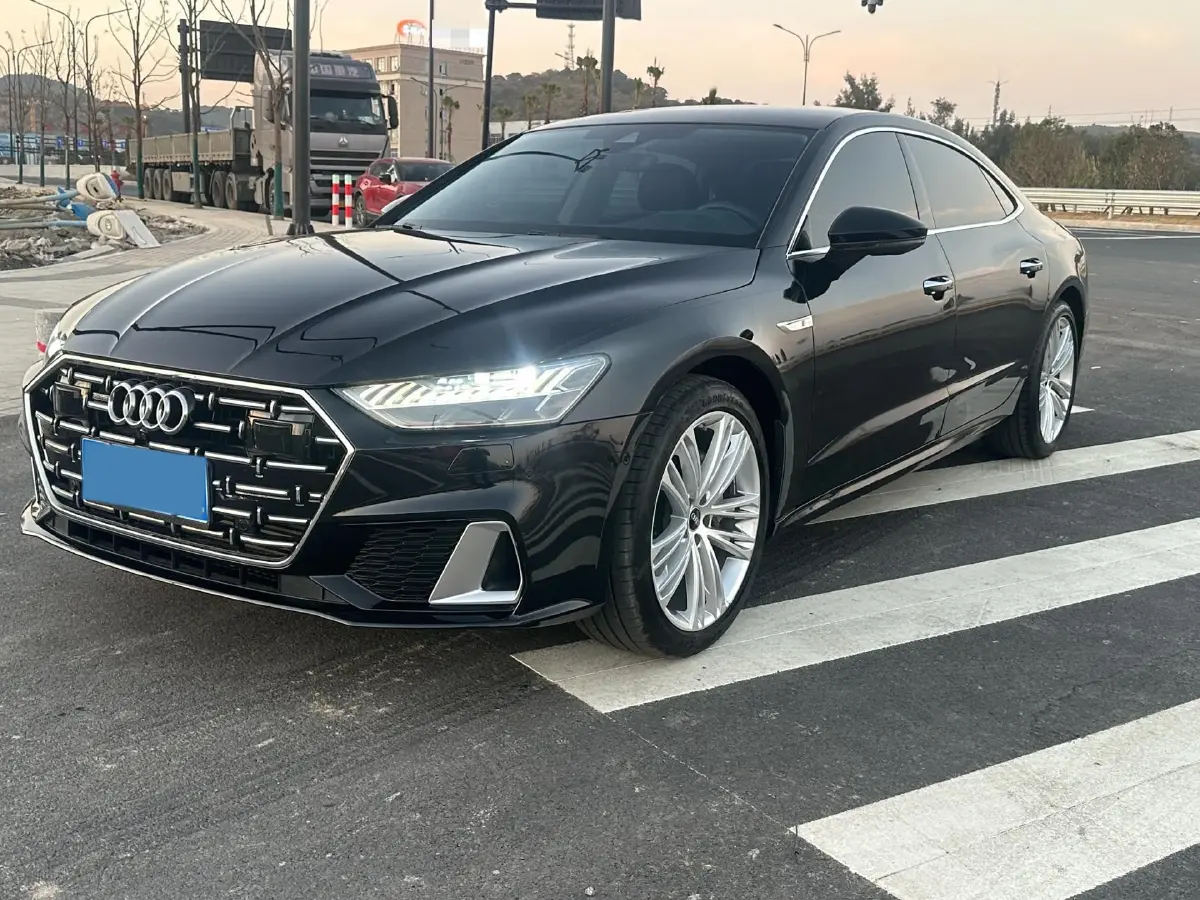 2024 Audi A7L 2.0T 245HP L4 7DCT