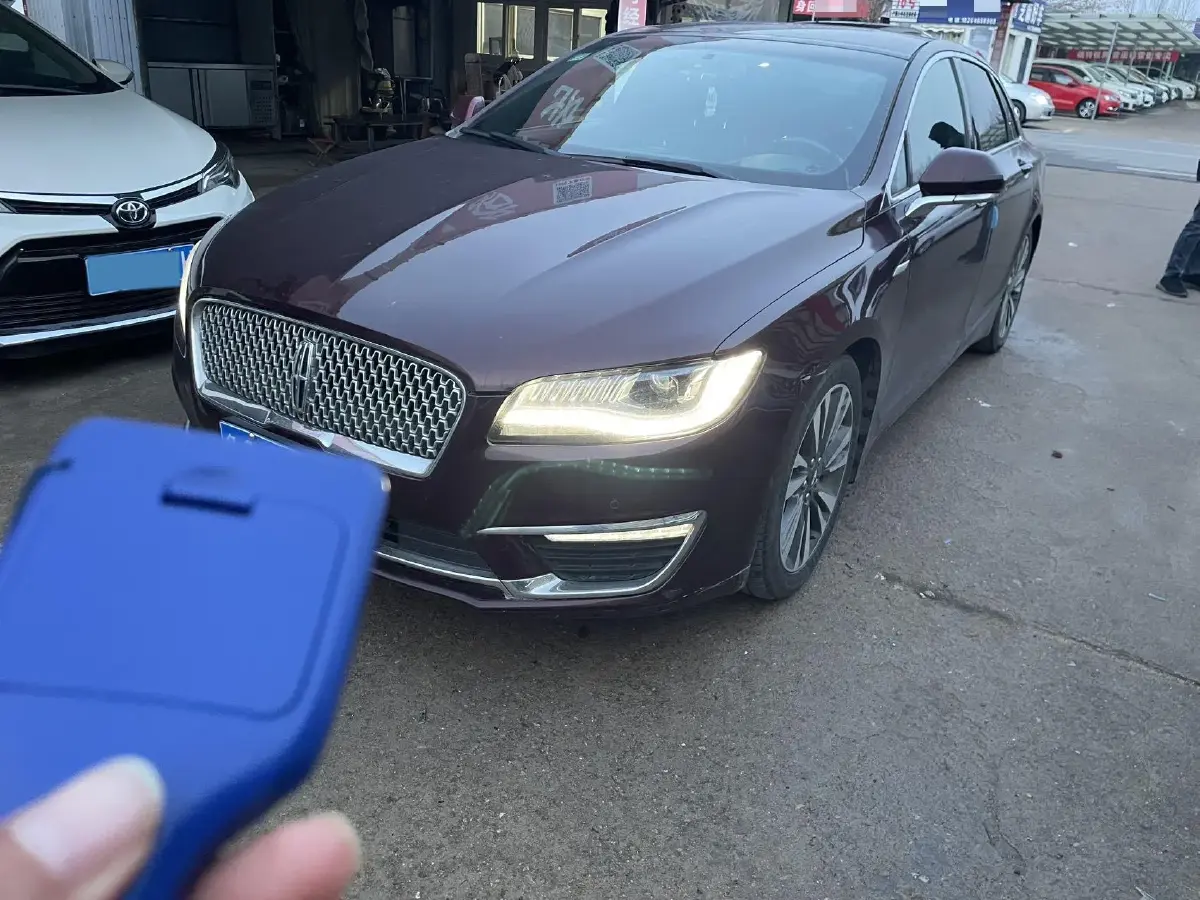 2017 Lincoln MKZ 2.0L 137HP L4 E-CVT Hybrid