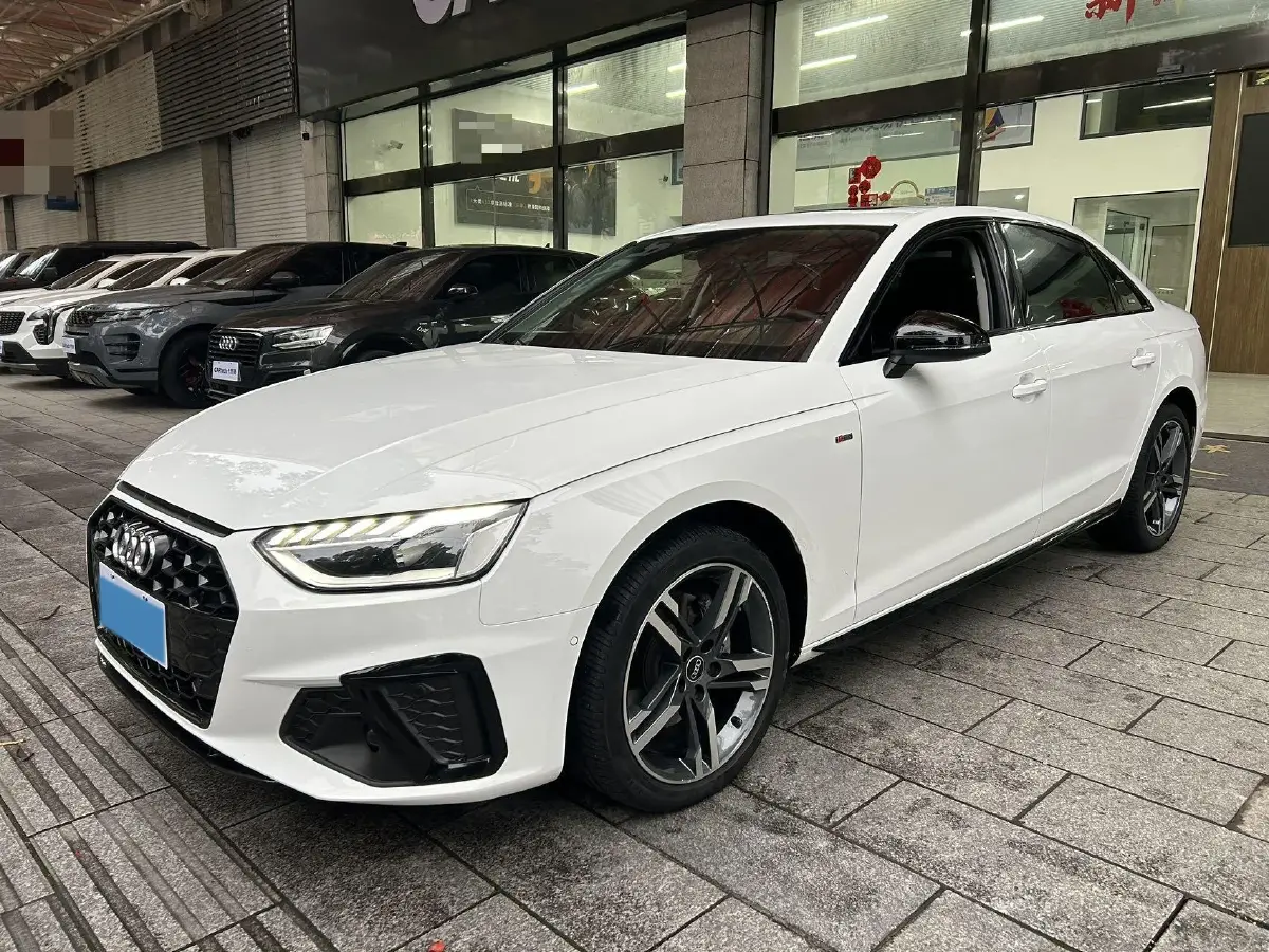 2022 Audi A4L 2.0T 190HP L4 7DCT