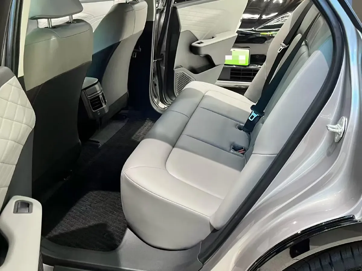 2024 Toyota bZ3 BEV 49.92KWH,autocango,china used car exporter,china ev exporter,chinese used car exporter,chinese used ev exporter