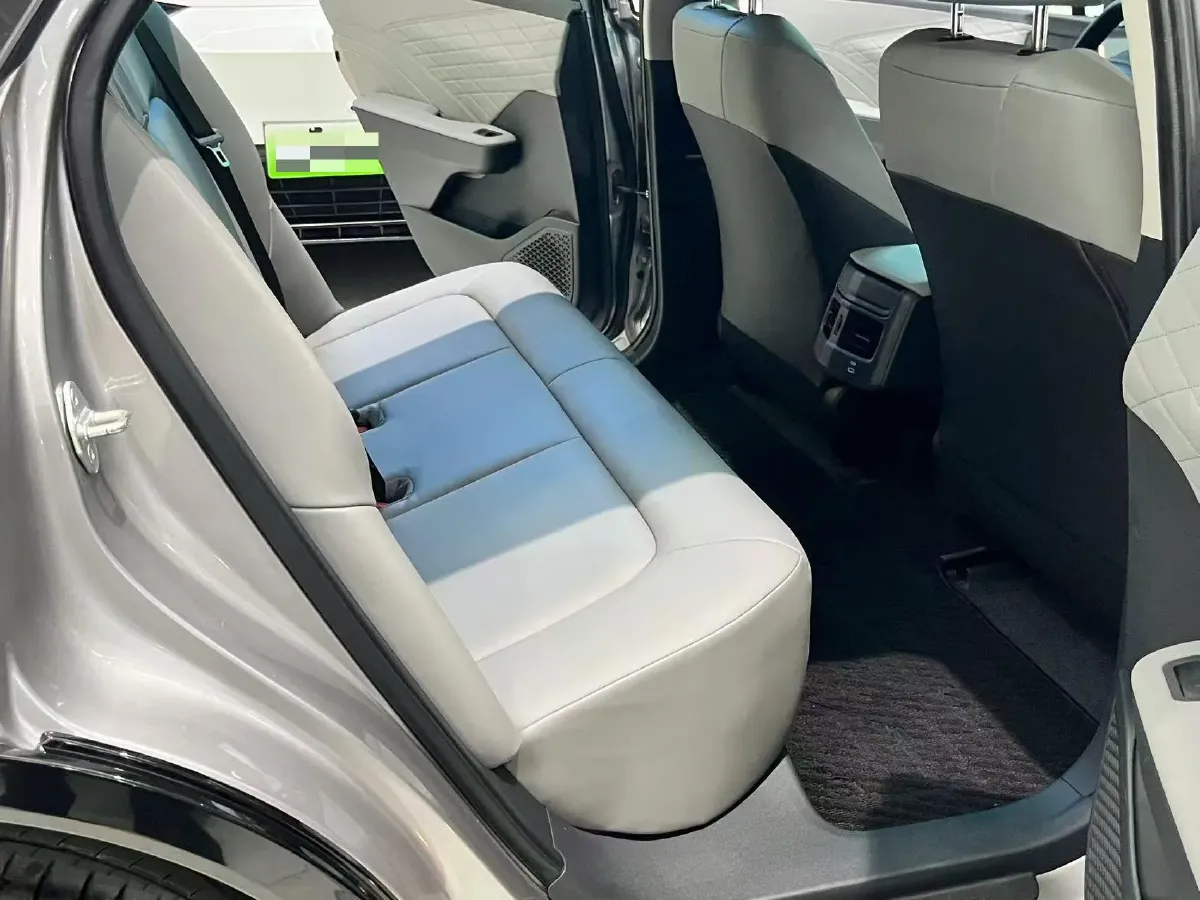 2024 Toyota bZ3 BEV 49.92KWH,autocango,china used car exporter,china ev exporter,chinese used car exporter,chinese used ev exporter