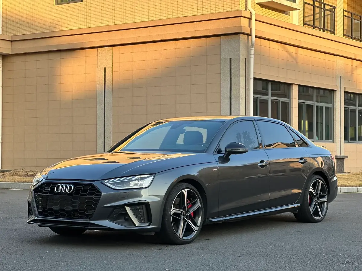 2022 Audi A4L 2.0T 252HP L4 7DCT