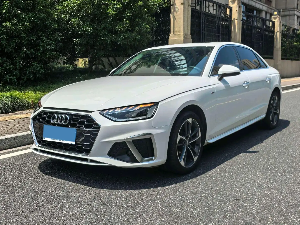 2022 Audi A4L 2.0T 190HP L4 7DCT
