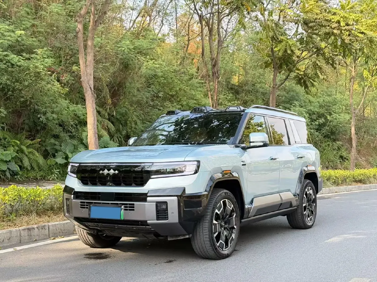 2025 FangChengBao Bao 8 2.0T 245HP L4 E-CVT PHEV 36.8KWH