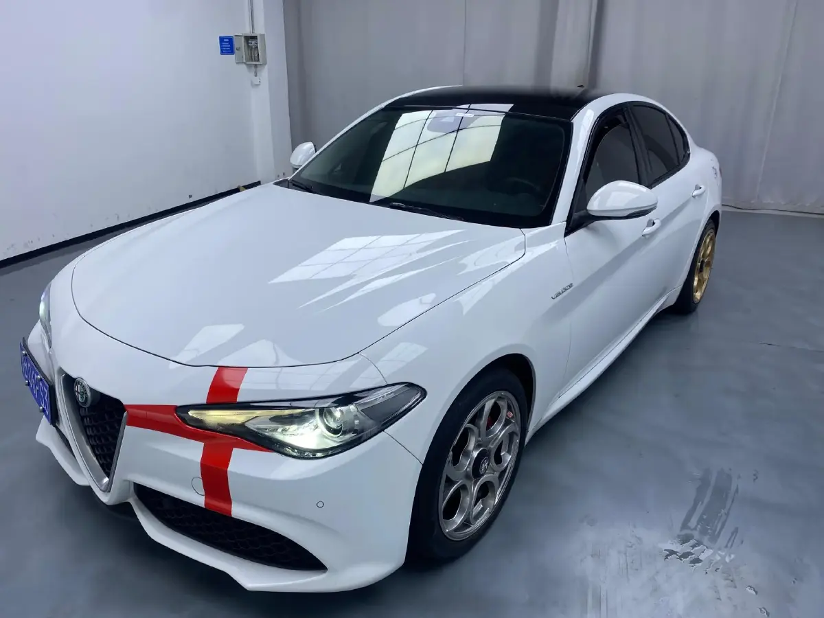 2021 Alfa Romeo Giulia 2.0T 280HP L4 8AT