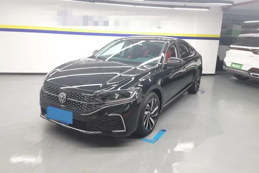 2023 Volkswagen Passat 2.0T 186HP L4 7DCT