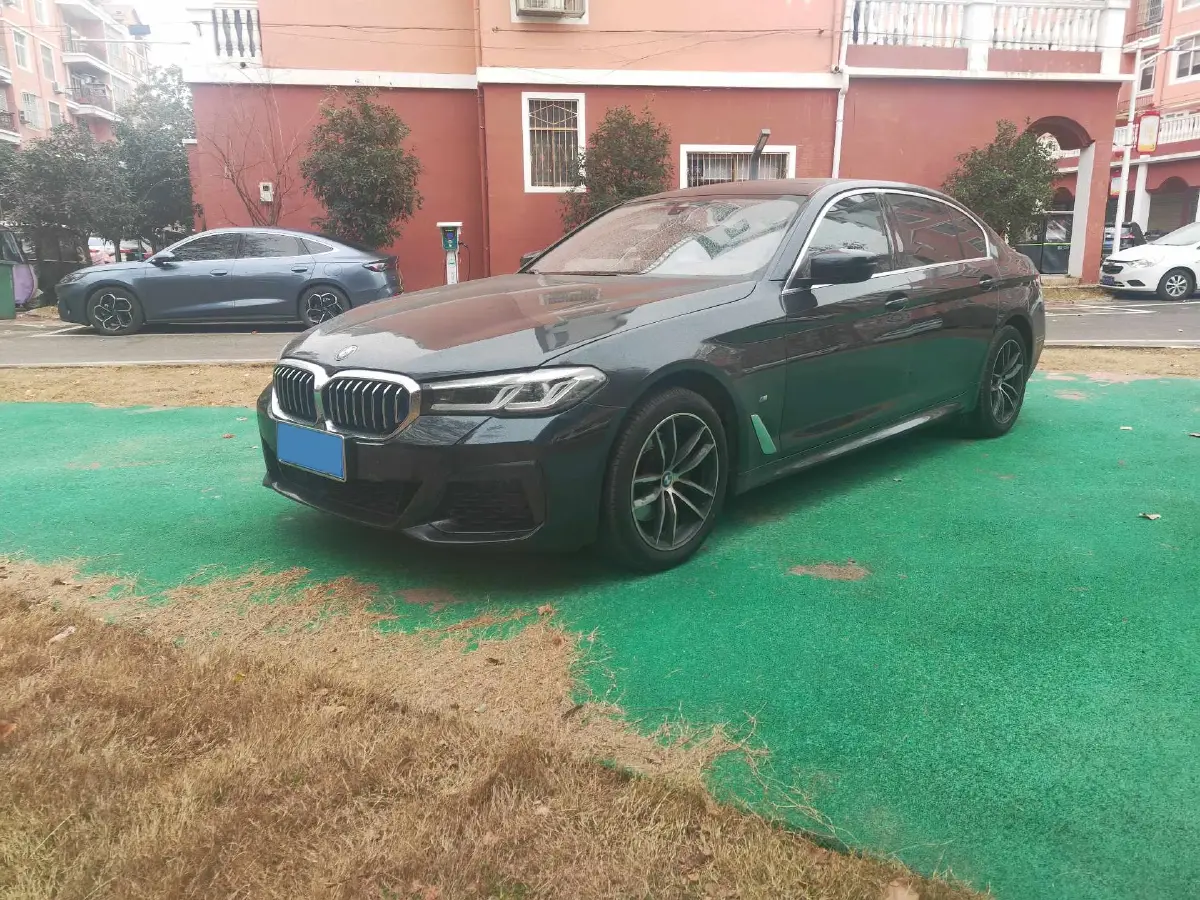 2022 BMW 5 Series 2.0T 184HP L4 8AT