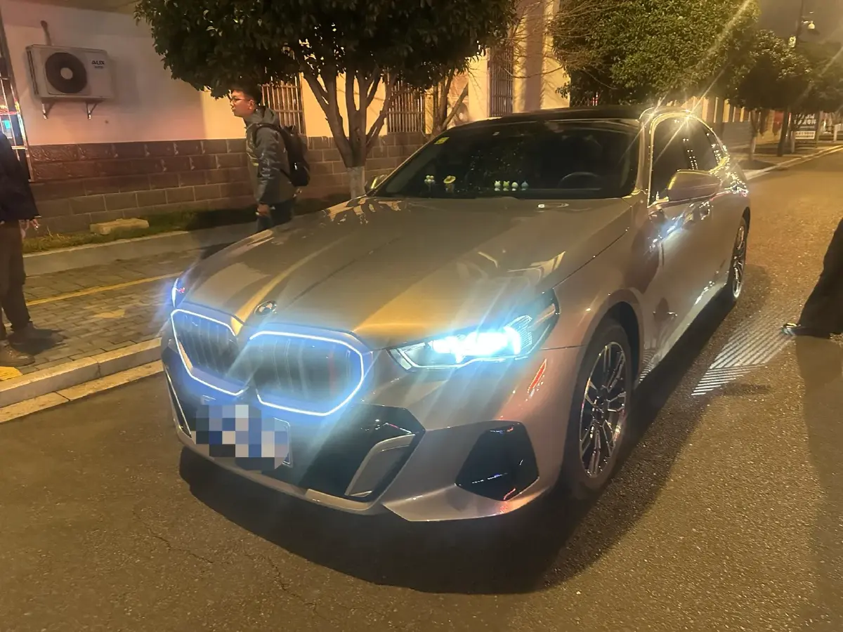 2024 BMW 5 Series 2.0T 190HP L4 8AT