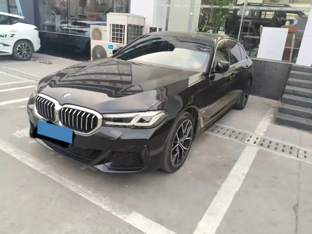 2022 BMW 5 Series 2.0T 252HP L4 8AT