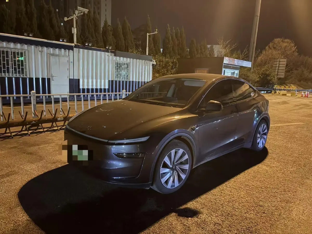 2025 Tesla Model Y BEV 78.4KWH