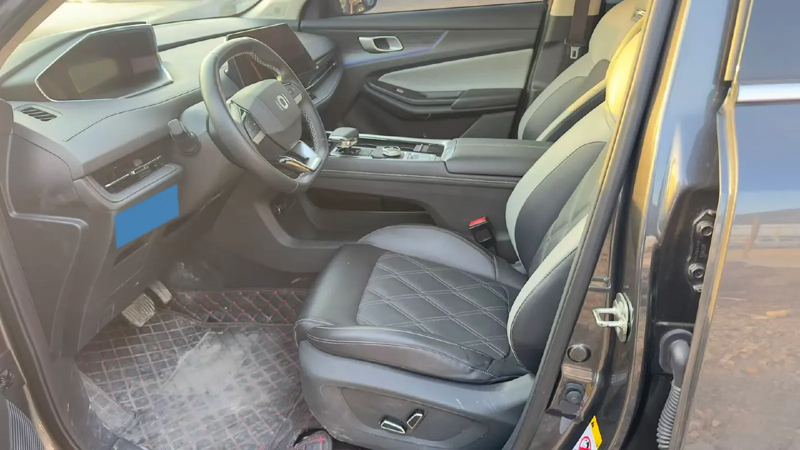 2023 Venucia Grand V DD-i 1.5T 163HP L4 E-CVT PHEV 18.4KWH,autocango,china used car exporter,china ev exporter,chinese used car exporter,chinese used ev exporter