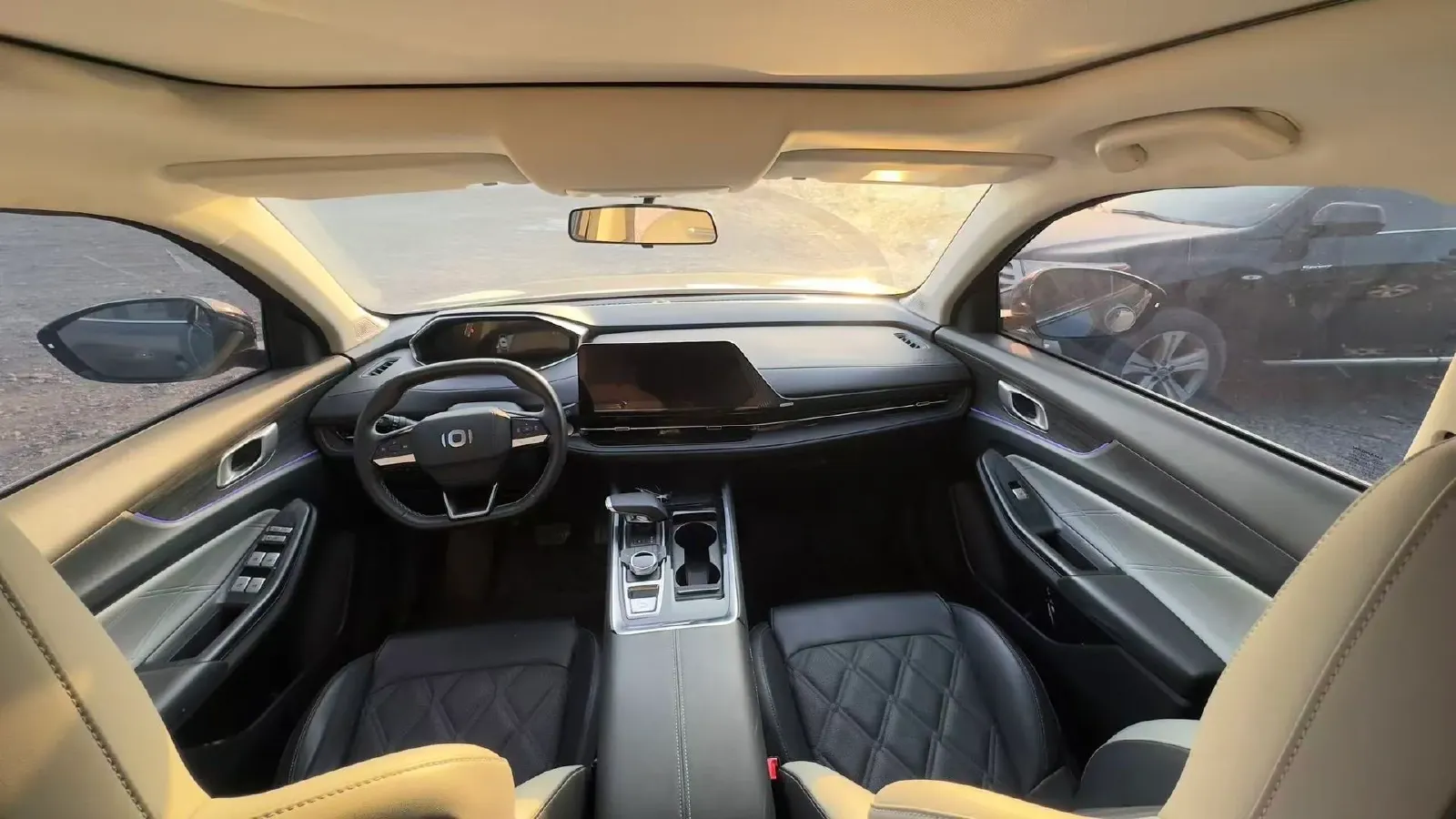 2023 Venucia Grand V DD-i 1.5T 163HP L4 E-CVT PHEV 18.4KWH,autocango,china used car exporter,china ev exporter,chinese used car exporter,chinese used ev exporter