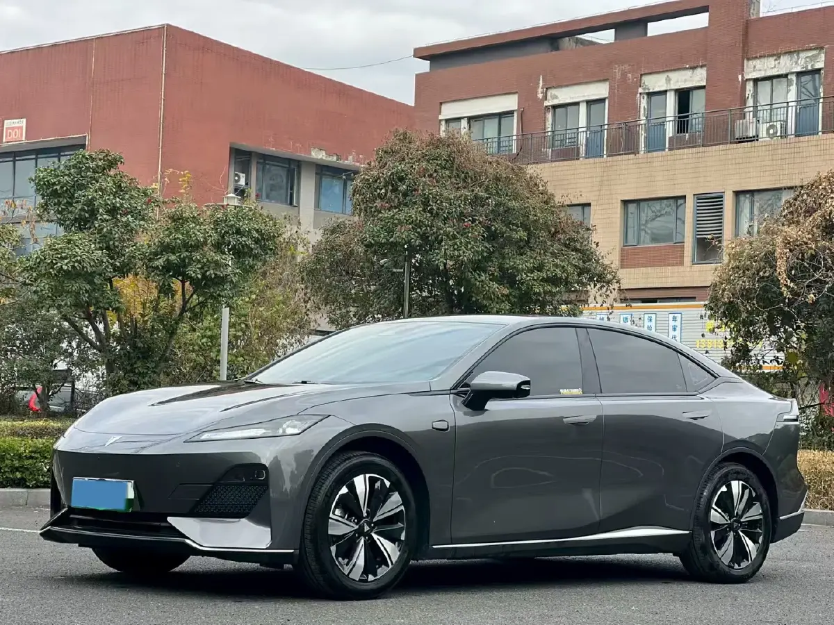 2025 ChangAn CS75 Plus 2.0T 233HP L4 8AT