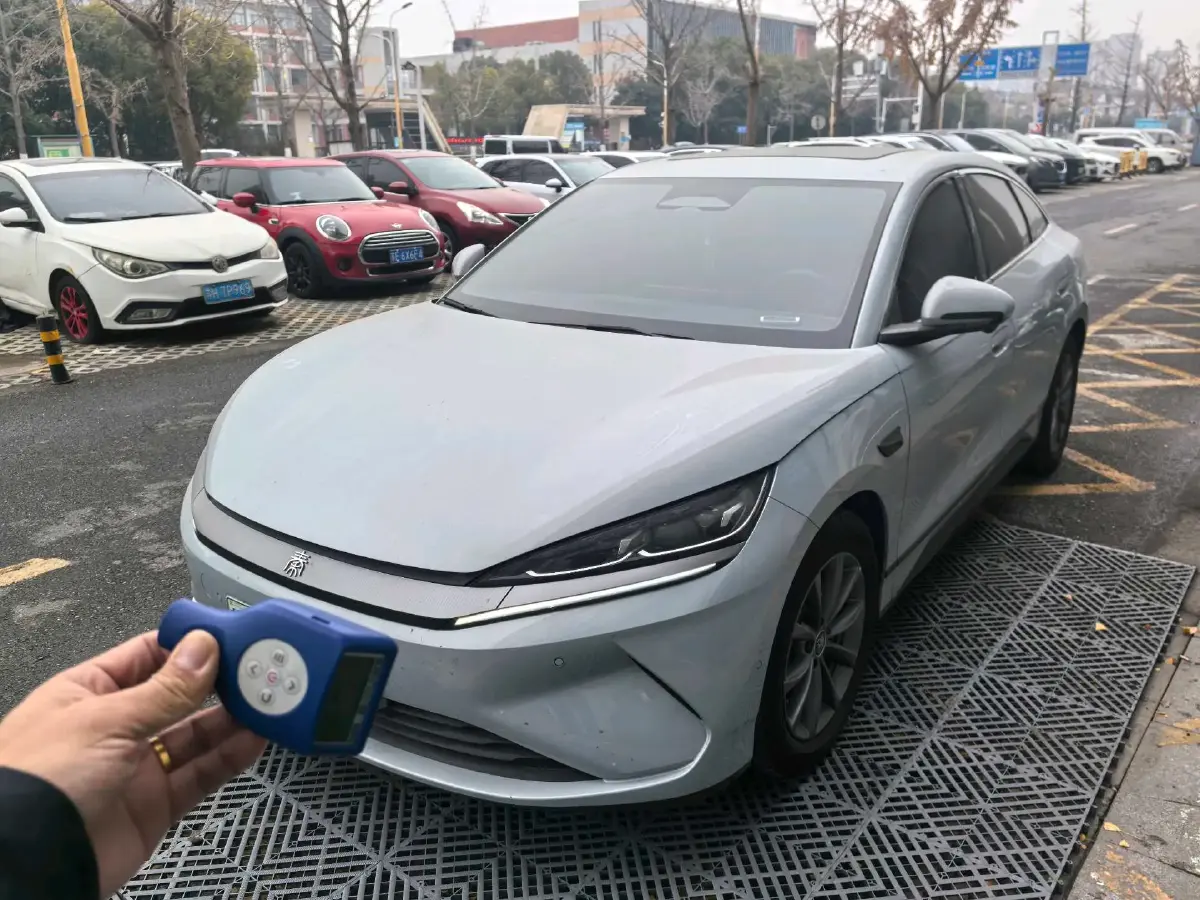 2025 BYD QinL BEV
