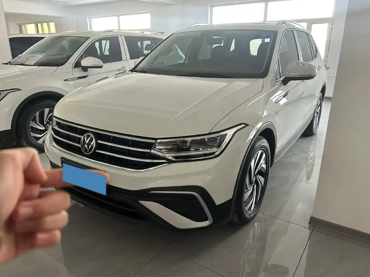 2023 Volkswagen Tiguan L 1.5T 160HP L4 7DCT