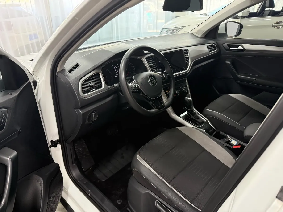 2022 Volkswagen T-Roc 1.4T 150HP L4 7DCT,autocango,china used car exporter,china ev exporter,chinese used car exporter,chinese used ev exporter