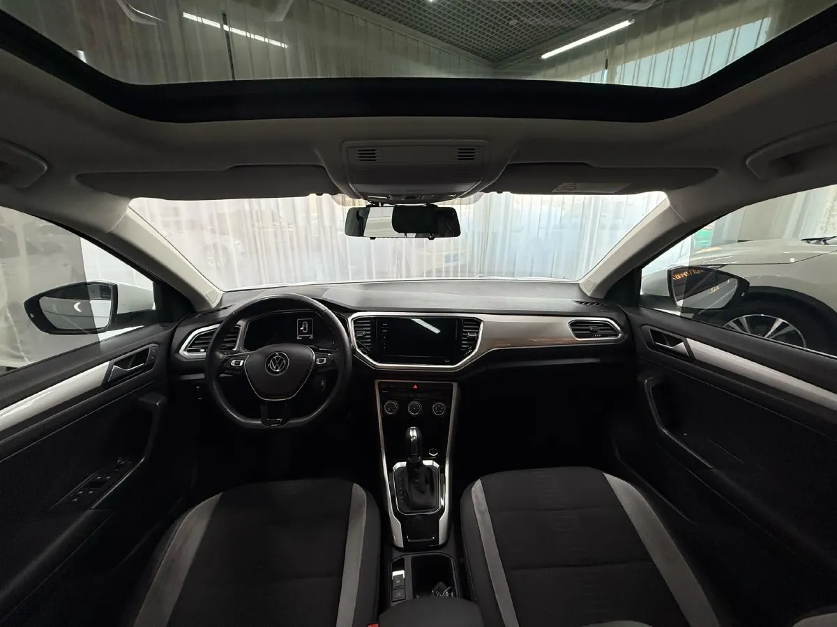 2022 Volkswagen T-Roc 1.4T 150HP L4 7DCT,autocango,china used car exporter,china ev exporter,chinese used car exporter,chinese used ev exporter