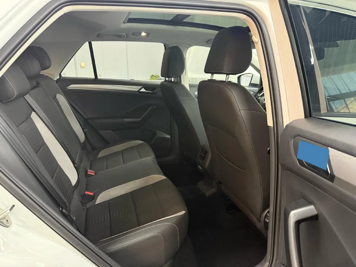 2022 Volkswagen T-Roc 1.4T 150HP L4 7DCT,autocango,china used car exporter,china ev exporter,chinese used car exporter,chinese used ev exporter