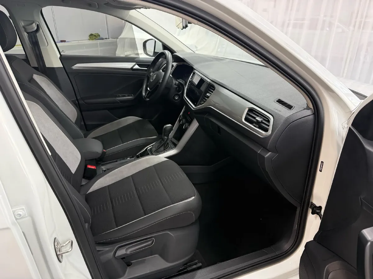 2022 Volkswagen T-Roc 1.4T 150HP L4 7DCT,autocango,china used car exporter,china ev exporter,chinese used car exporter,chinese used ev exporter