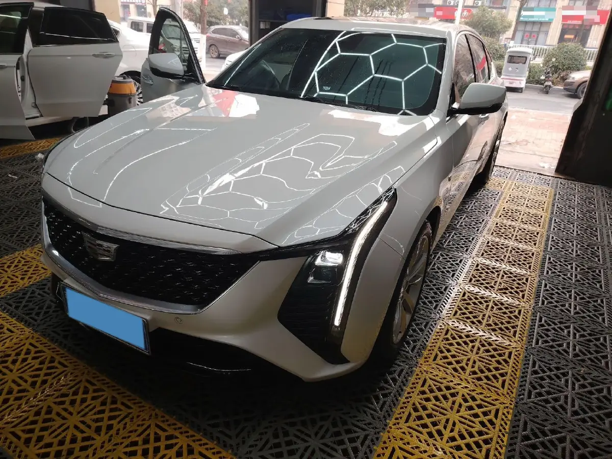 2023 Cadillac CT5 2.0T 237HP L4 10AT