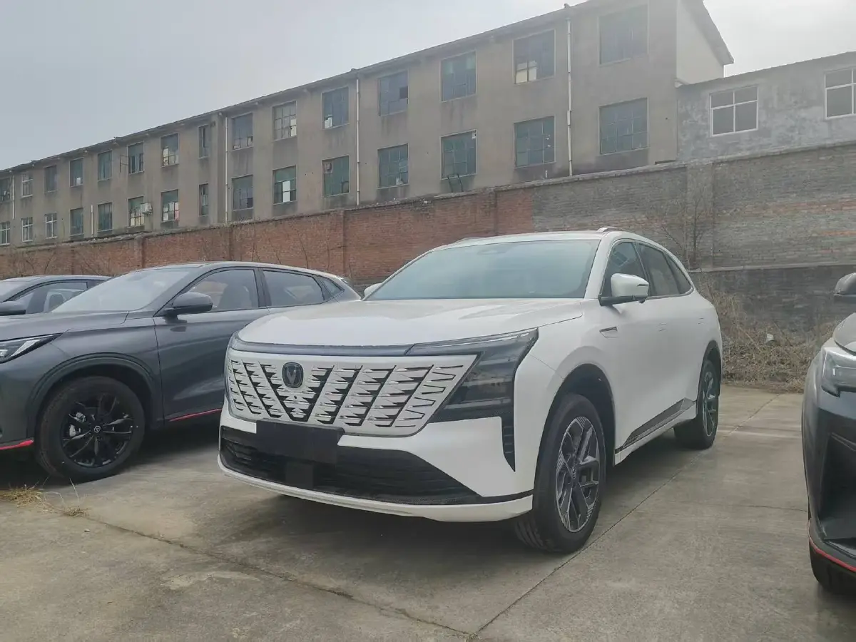 2025 ChangAn CS75 Plus 1.5T 192HP L4 8AT