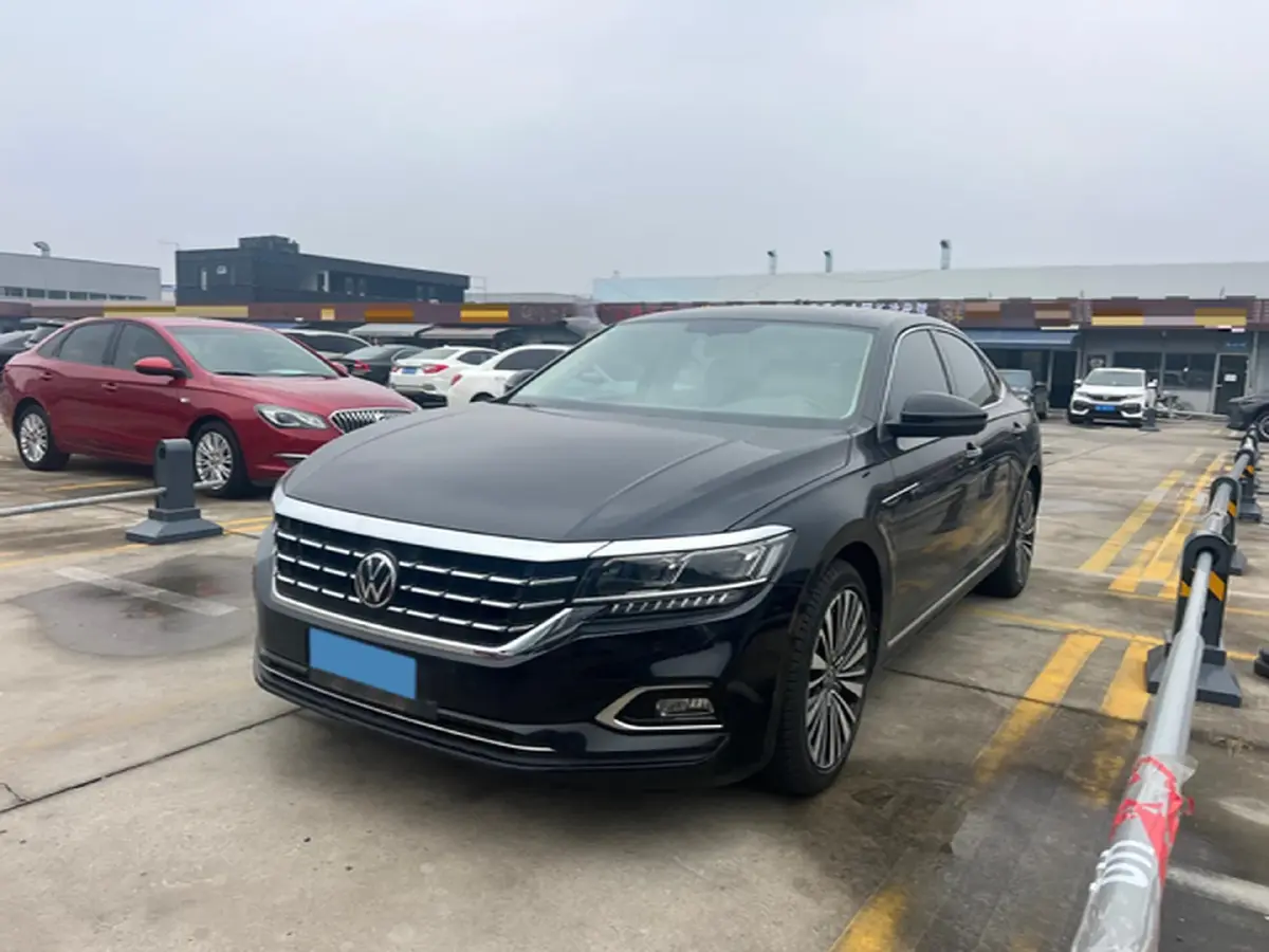 2020 Volkswagen Passat 2.0T 220HP L4 7DCT