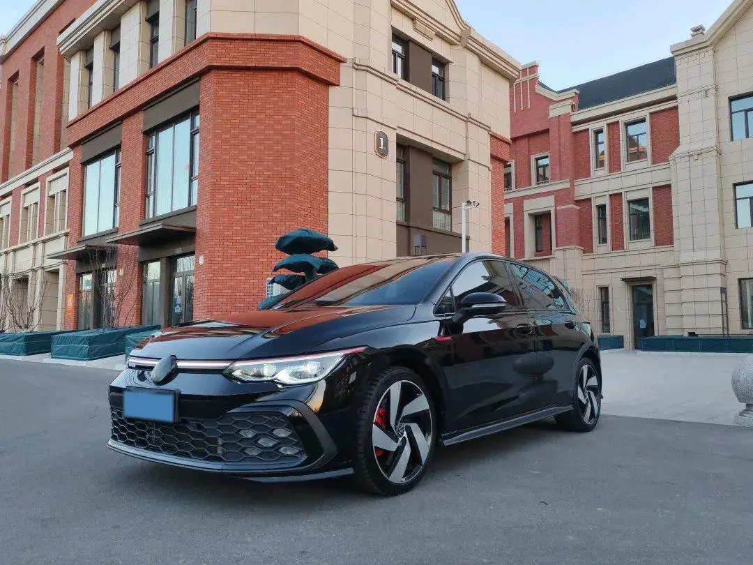 2023 Volkswagen GolfGTI 2.0T 220HP L4 7DCT