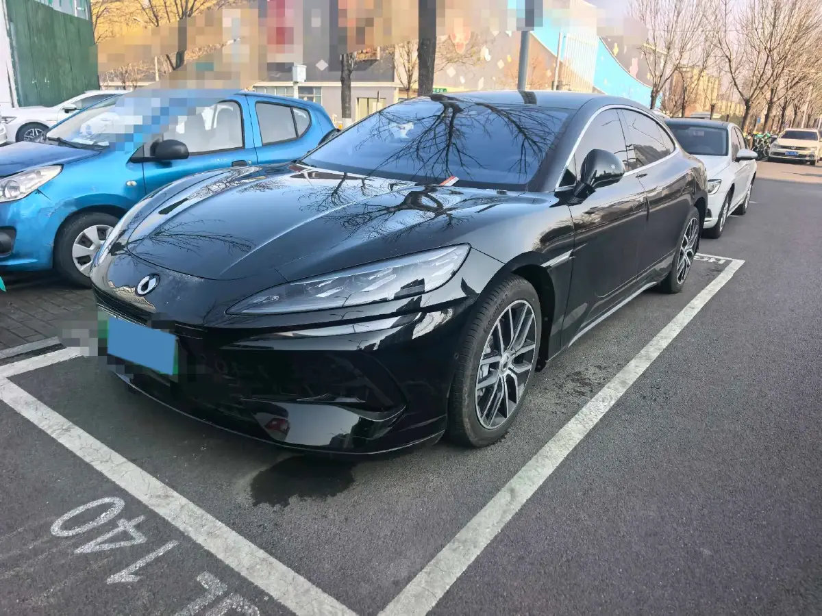 2024 Denza DenzaZ9 2.0T 207HP L4 E-CVT PHEV 38.5KWH