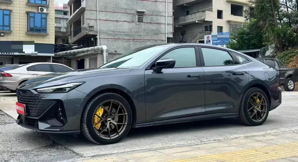 2023 ChangAn UNI-V iDD 1.5T 170HP L4 6TCT PHEV 18.4KWH