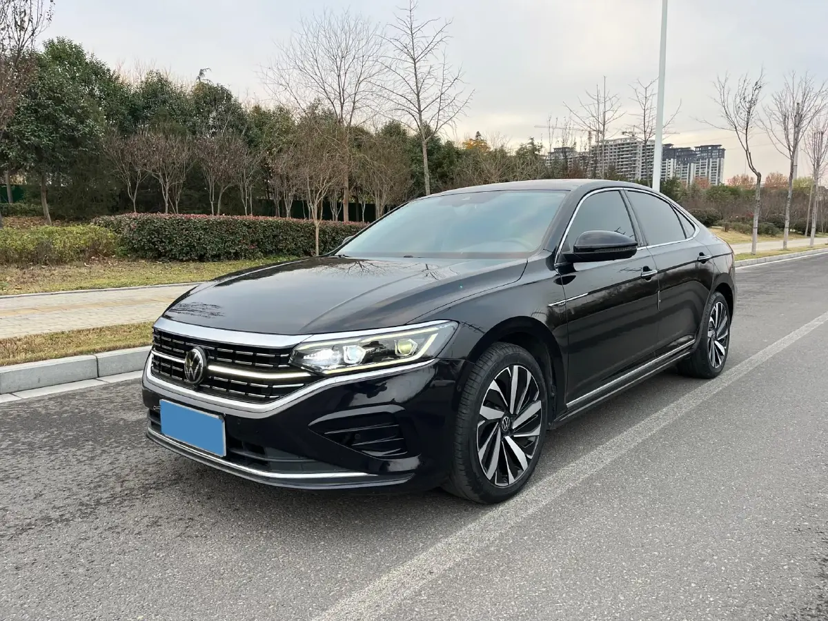 2023 Volkswagen Passat 2.0T 186HP L4 7DCT
