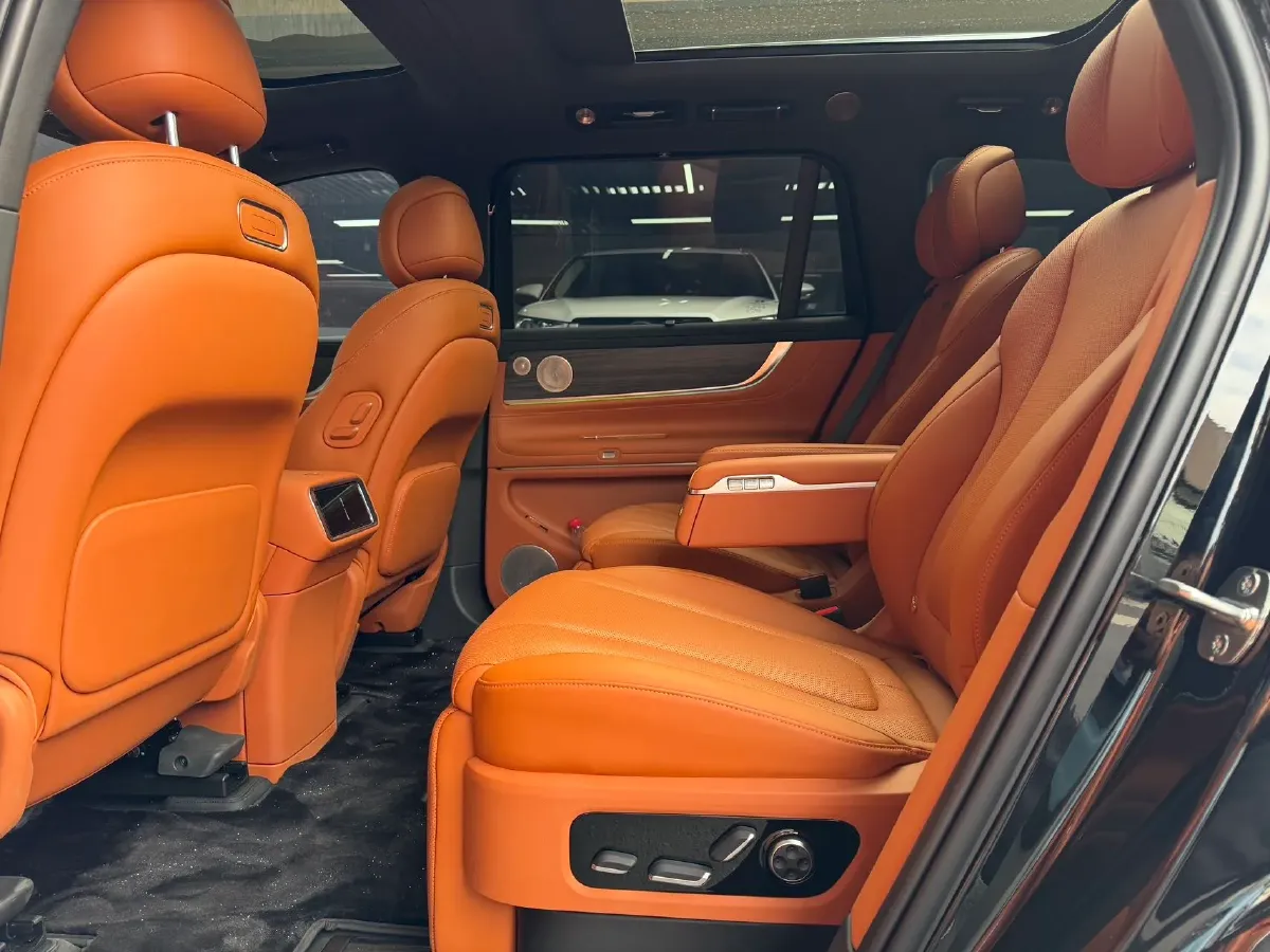 2025 AITO AITO M9 REEV 160HP REEV 52KWH,autocango,china used car exporter,china ev exporter,chinese used car exporter,chinese used ev exporter