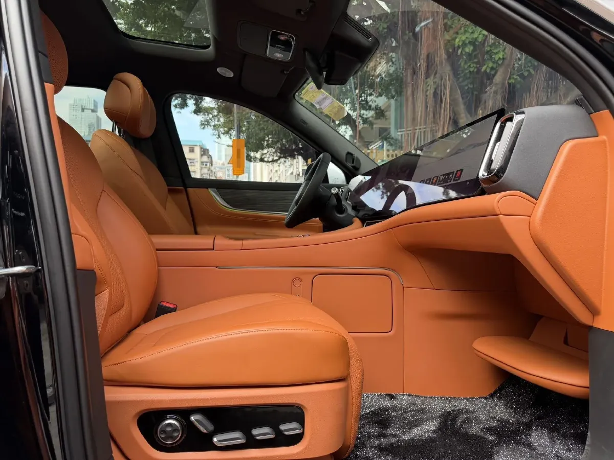 2025 AITO AITO M9 REEV 160HP REEV 52KWH,autocango,china used car exporter,china ev exporter,chinese used car exporter,chinese used ev exporter