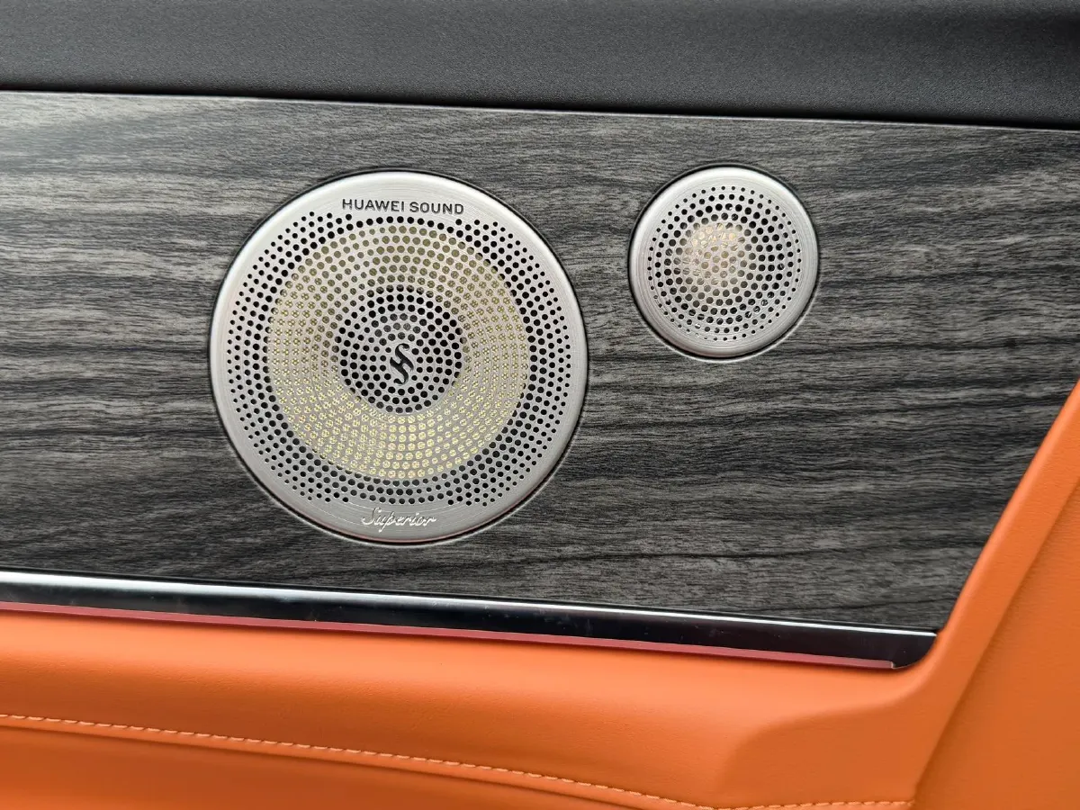 2025 AITO AITO M9 REEV 160HP REEV 52KWH,autocango,china used car exporter,china ev exporter,chinese used car exporter,chinese used ev exporter