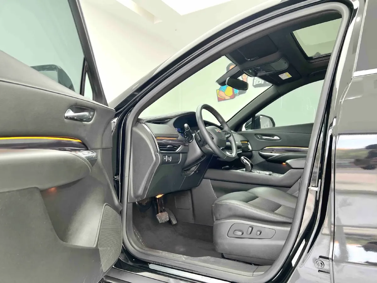 2021 Cadillac XT4 2.0T 237HP L4 9AT,autocango,china used car exporter,china ev exporter,chinese used car exporter,chinese used ev exporter