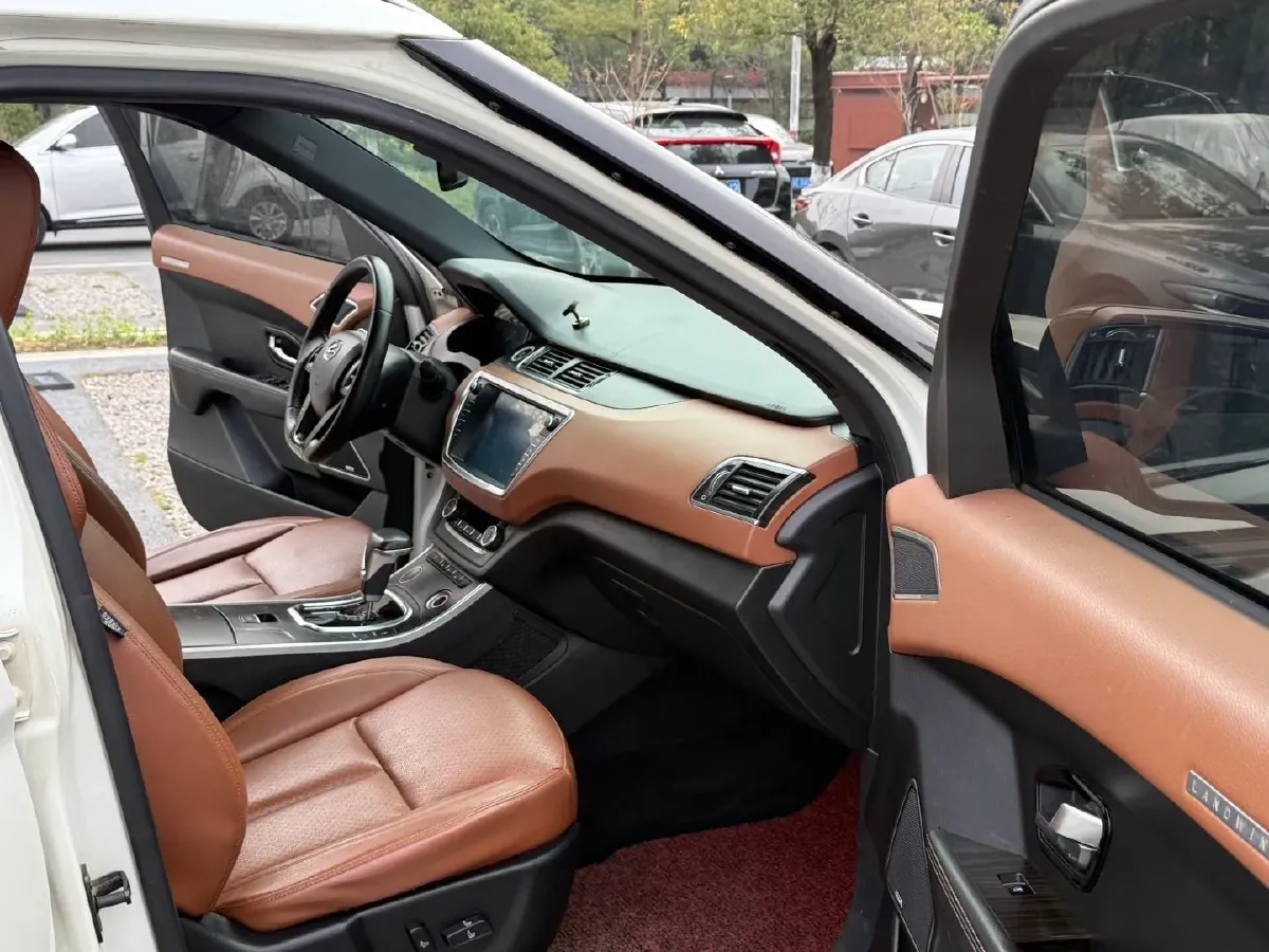 2018 Landwind X7 1.5T 163HP L4 8AT,autocango,china used car exporter,china ev exporter,chinese used car exporter,chinese used ev exporter