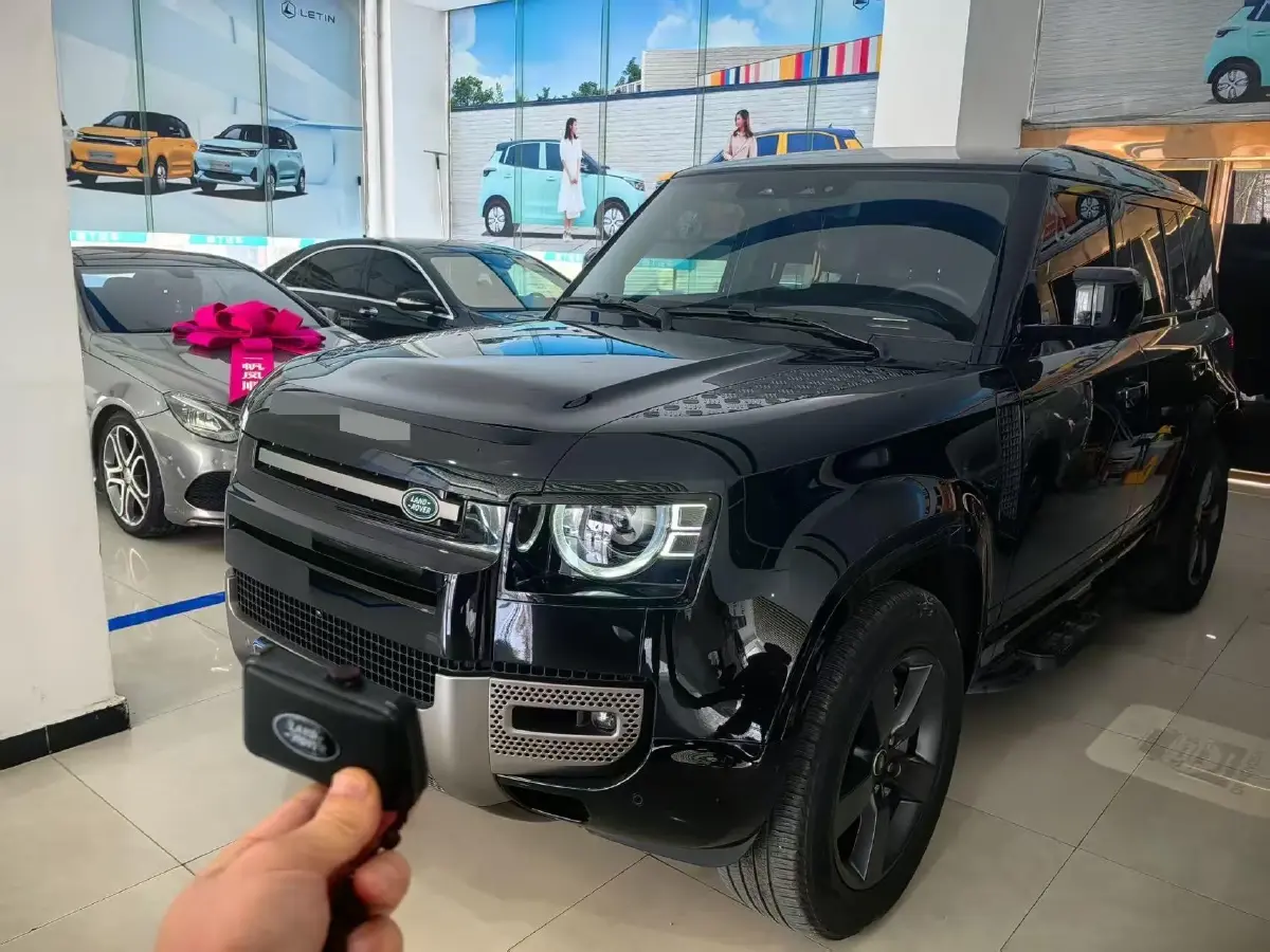 2025 Land Rover Defender 3.0T 400HP L6 8AT
