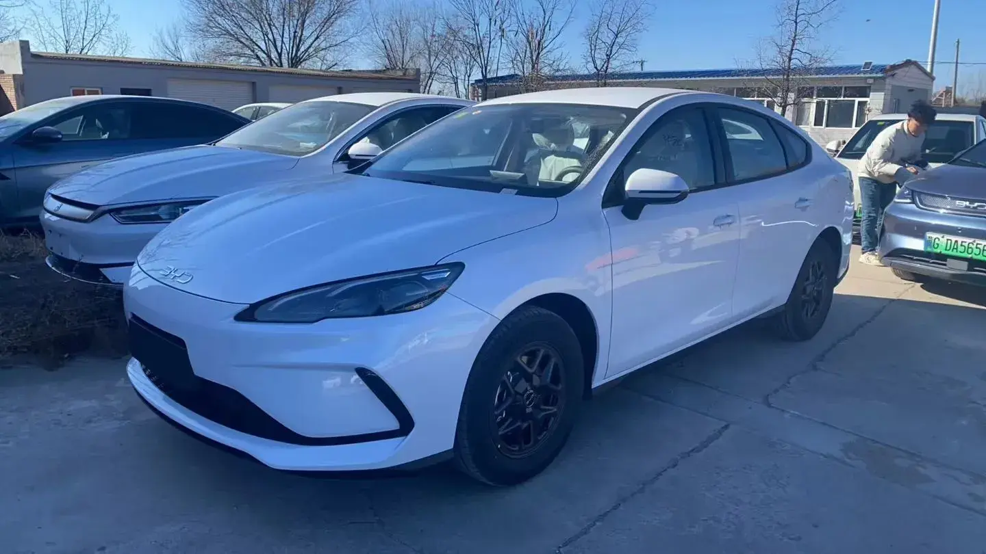 2025 BYD Seal05 DM-i 1.5L 101HP L4 E-CVT PHEV 7.68KWH